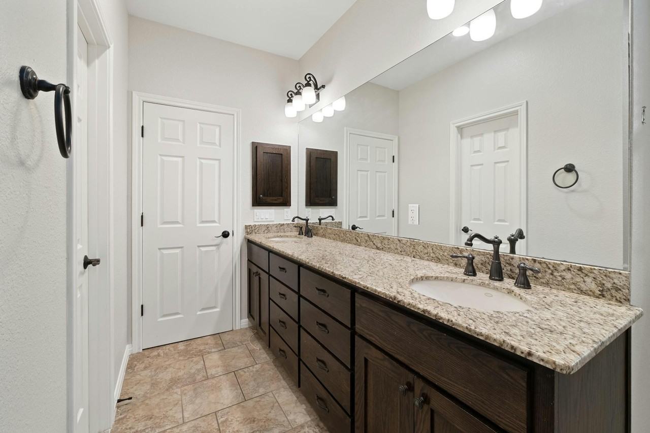 2502 W 7th St #1 - Photo 7 of 10