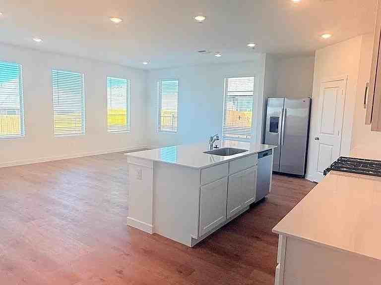 9109 Sw 19th St - Photo 2 of 10
