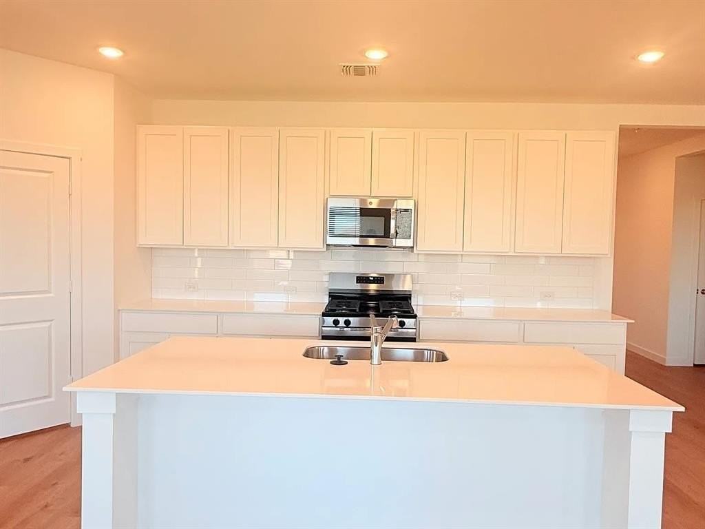 9109 Sw 19th St - Photo 5 of 10