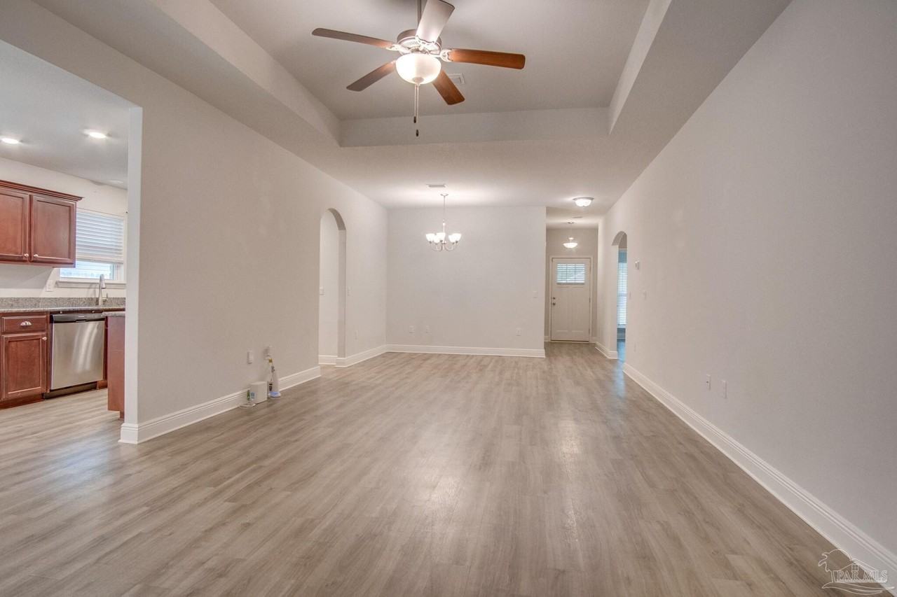 8810 Derby Ln - Photo 3 of 18