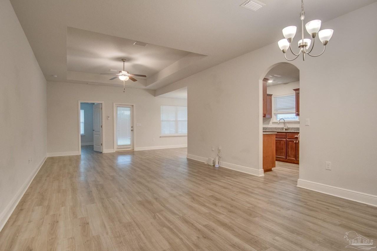 8810 Derby Ln - Photo 4 of 18