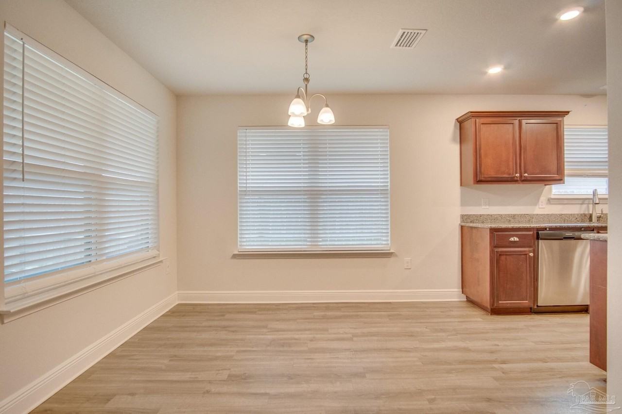8810 Derby Ln - Photo 5 of 18