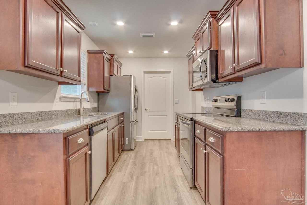 8810 Derby Ln - Photo 6 of 18