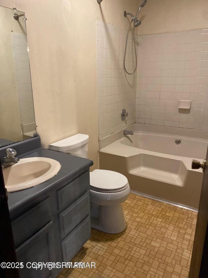252 Harris St #B12 - Photo 4 of 13