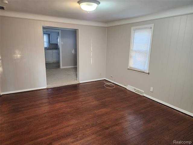1353 S Linville Ave - Photo 3 of 21