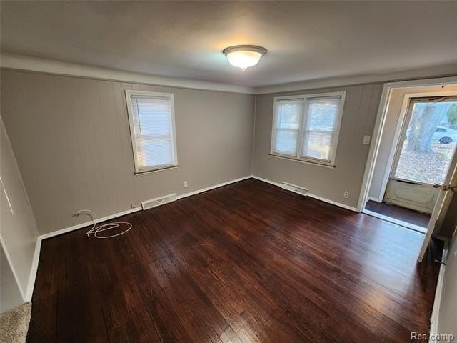 1353 S Linville Ave - Photo 4 of 21