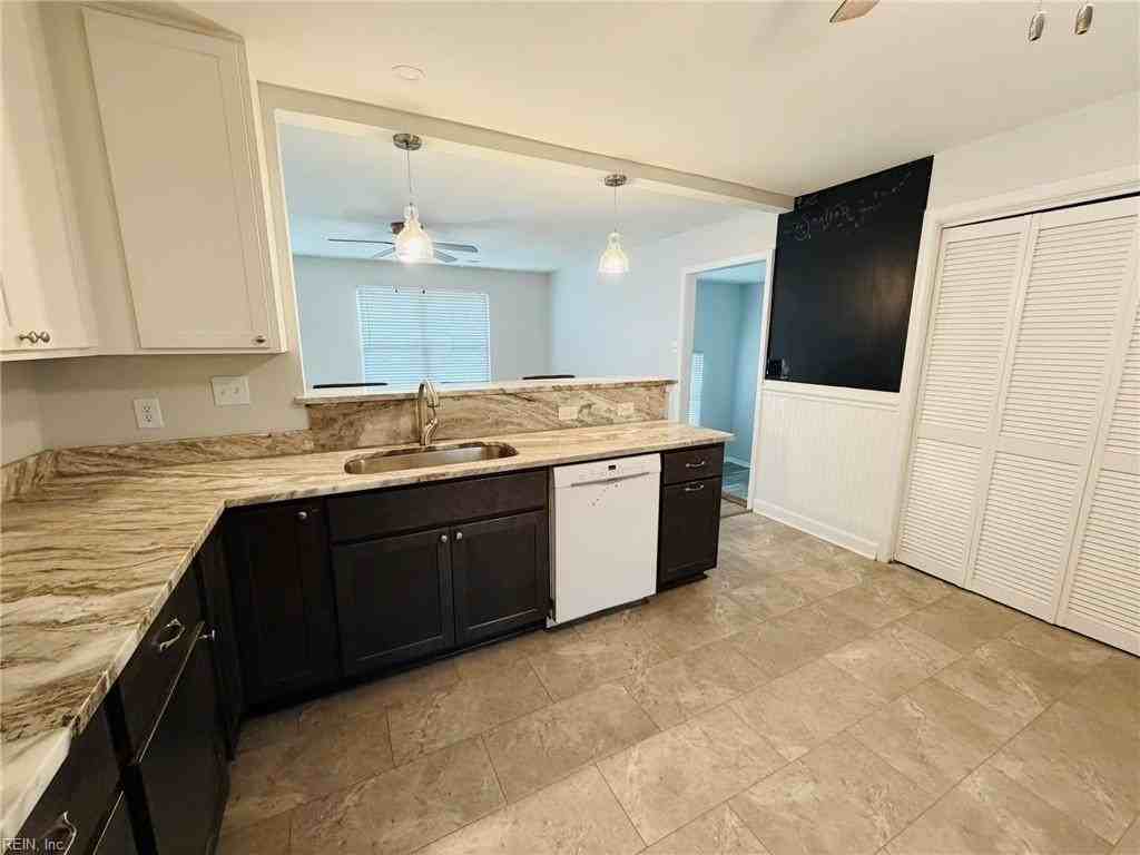 2270 Grace St - Photo 4 of 38