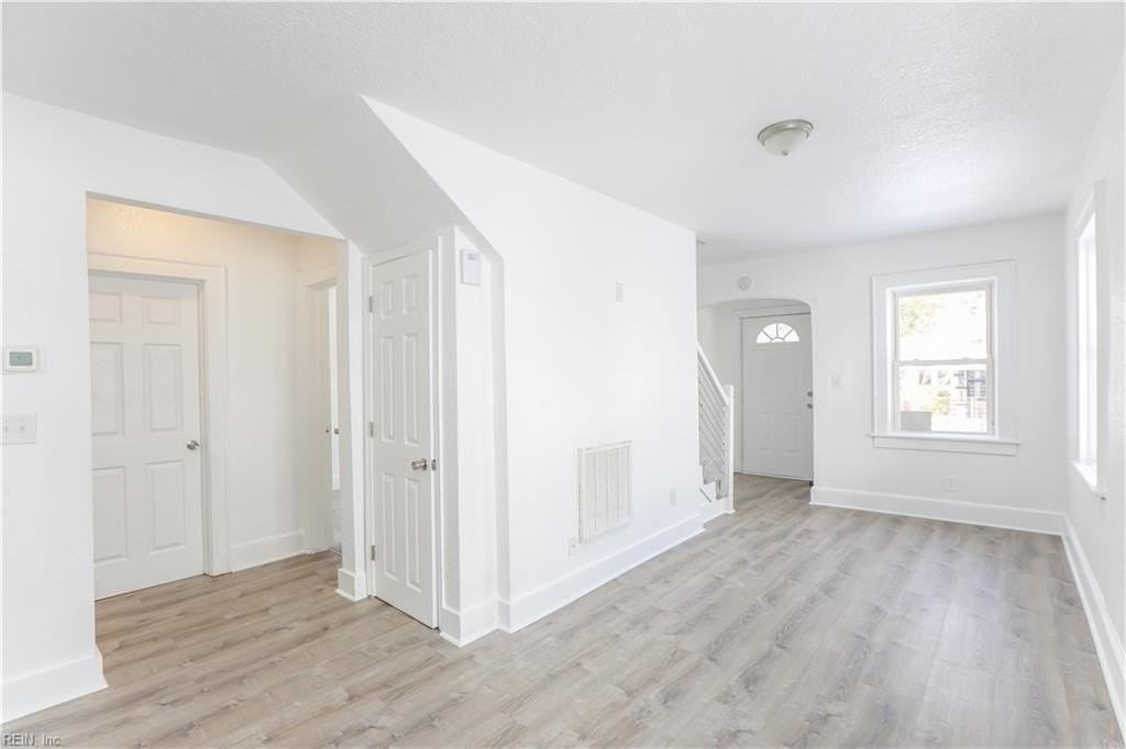 1609 Richmond Ave - Photo 2 of 36
