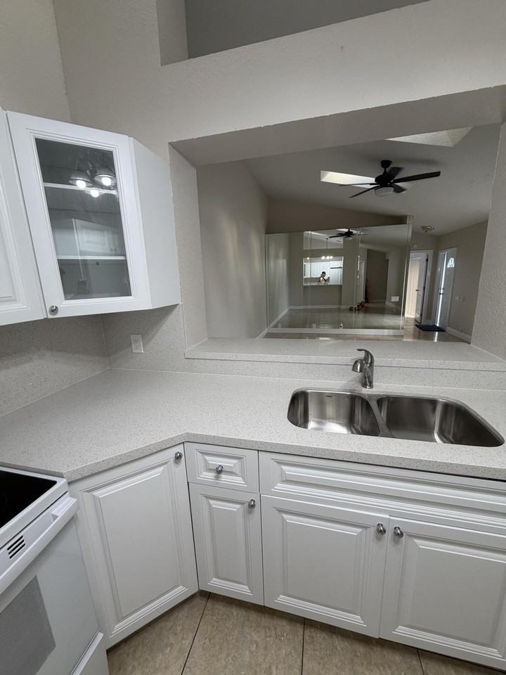 14118 Wellington Trce - Photo 4 of 28