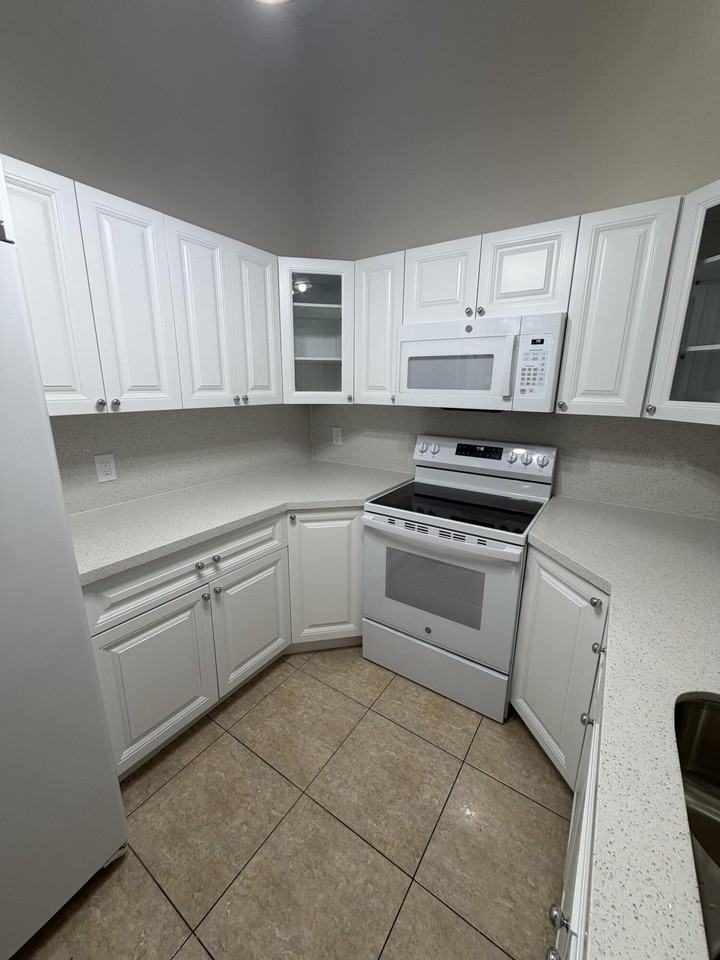 14118 Wellington Trce - Photo 5 of 28