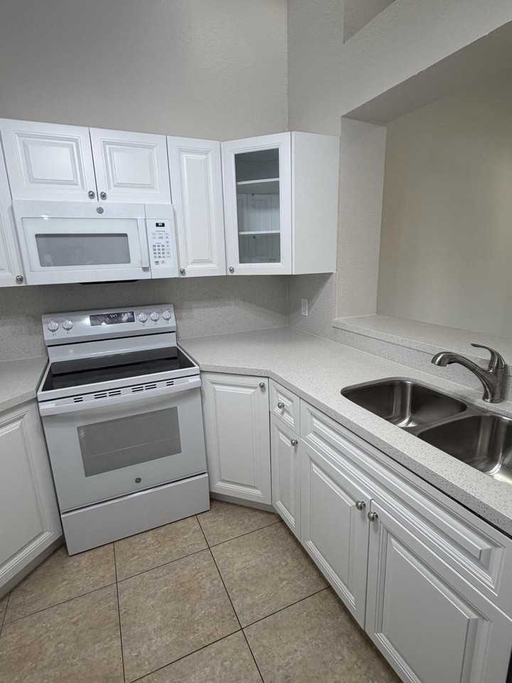 14118 Wellington Trce - Photo 6 of 28