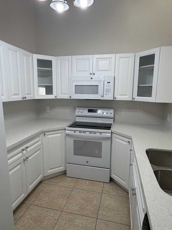 14118 Wellington Trce - Photo 7 of 28