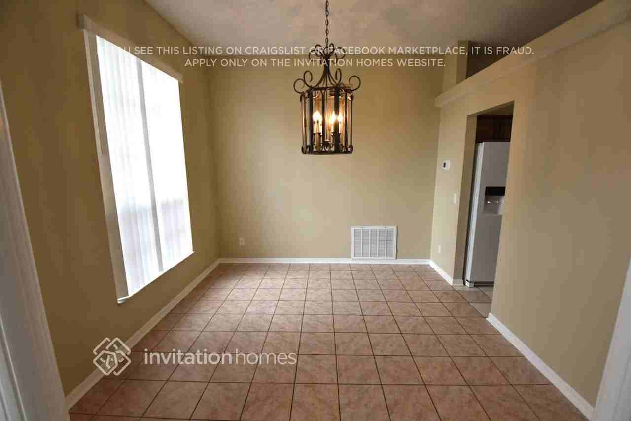 1424 Addie Ave - Photo 4 of 9