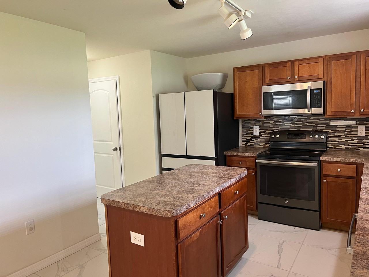 10329 Canal Brook Ln - Photo 2 of 15