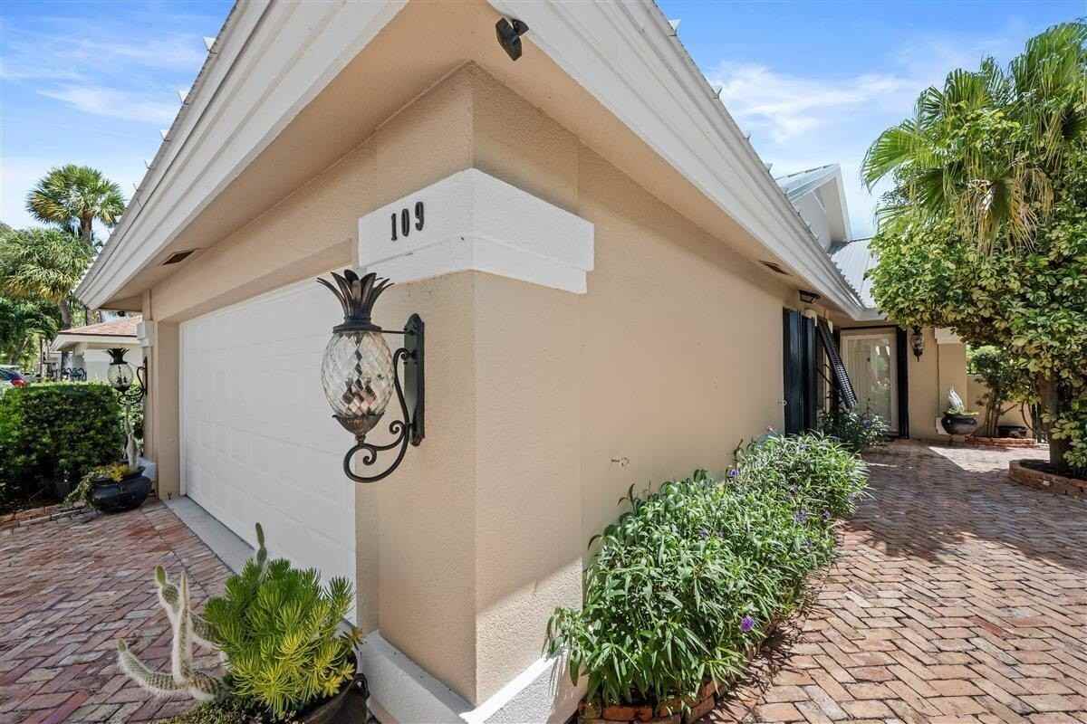 109 Seashore Dr - Photo 3 of 46