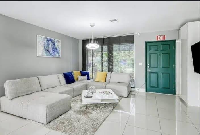 1905 N 45th Ave - Photo 2 of 17