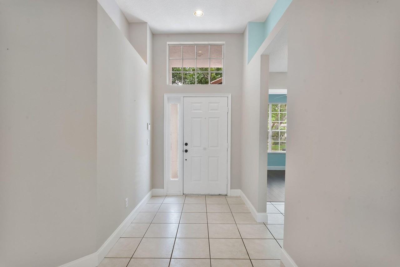 981 Delray Lakes Dr - Photo 5 of 18