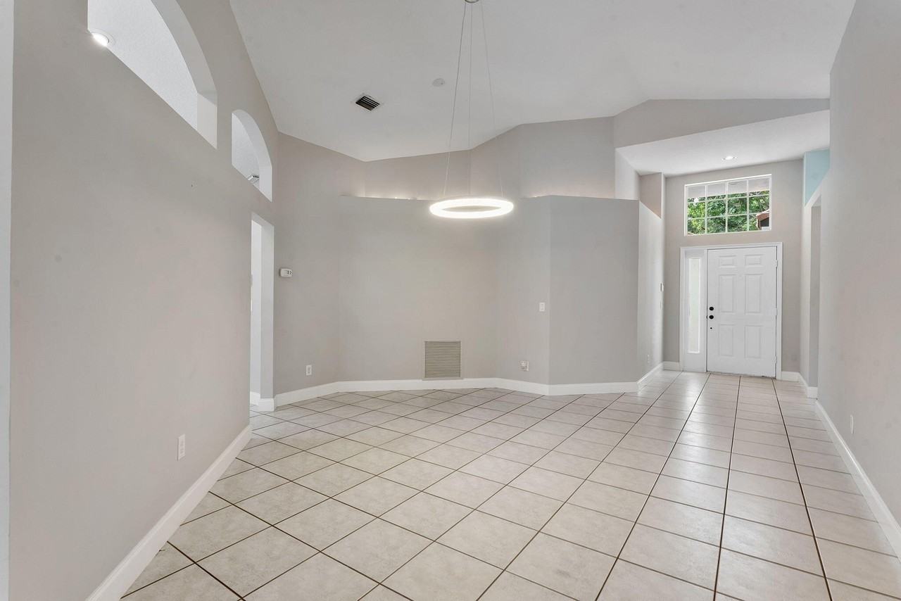 981 Delray Lakes Dr - Photo 6 of 18