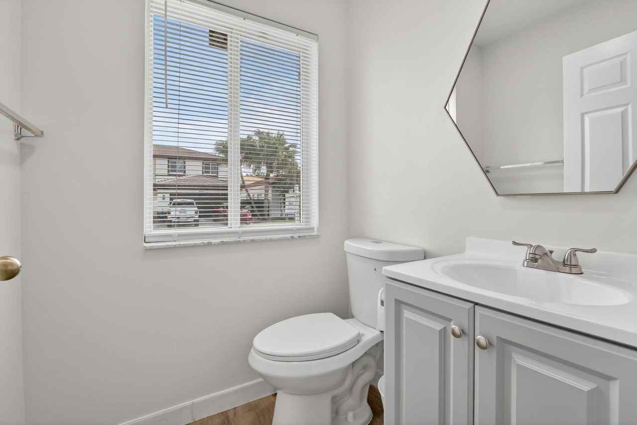 10772 Sw 14th Pl - Photo 5 of 42