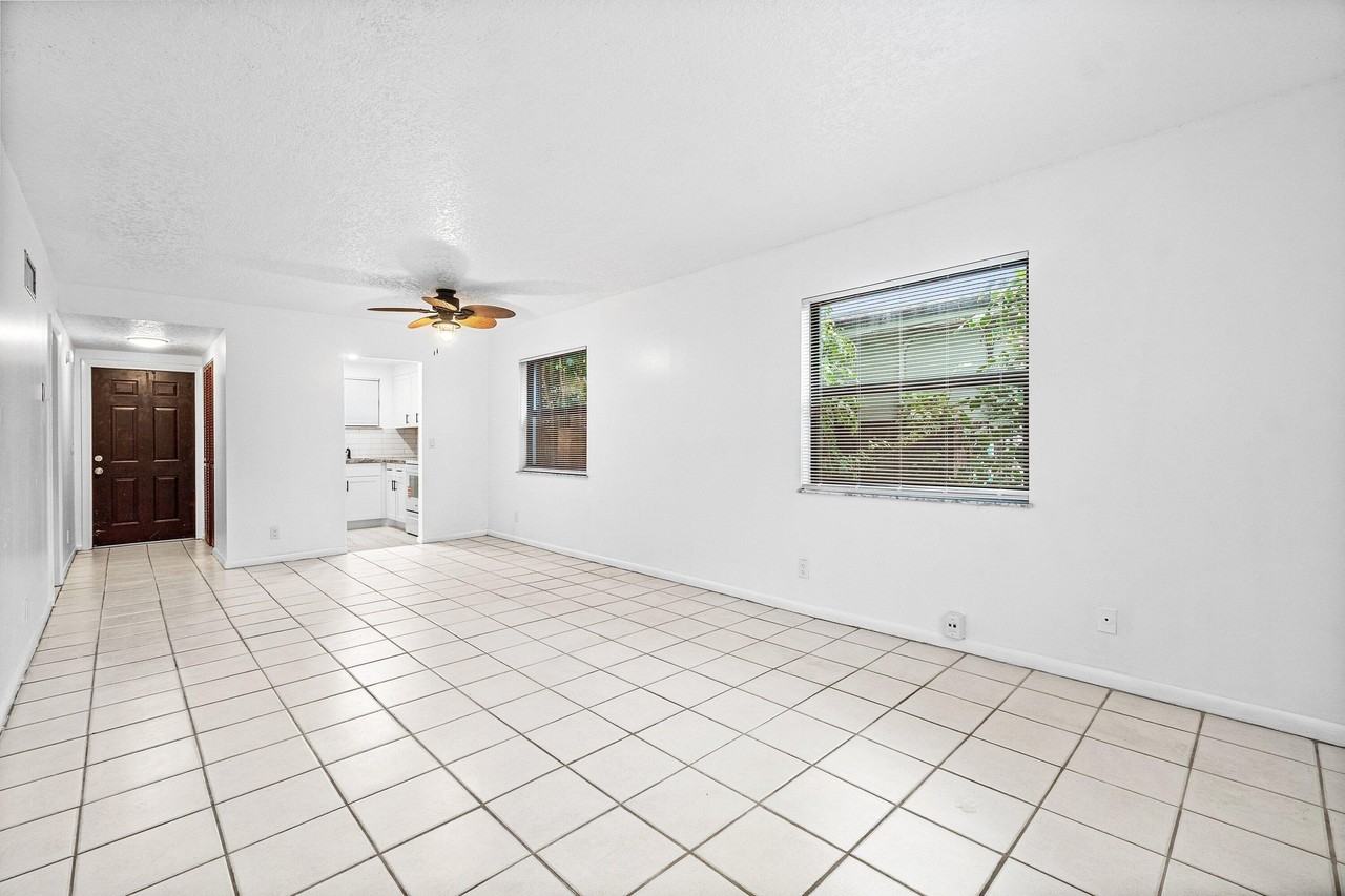 626 N Federal Hwy #3 - Photo 5 of 23
