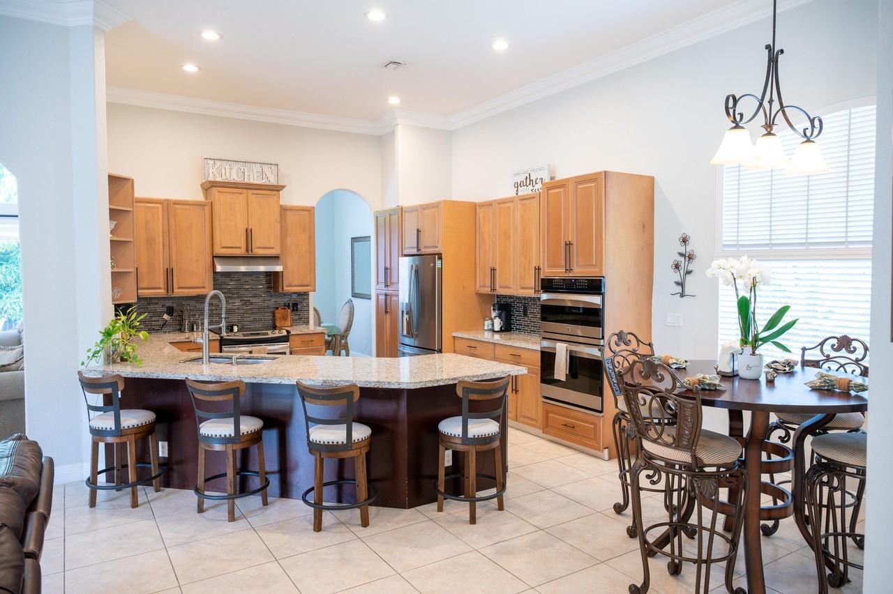 10122 Oak Meadow Ln - Photo 6 of 24