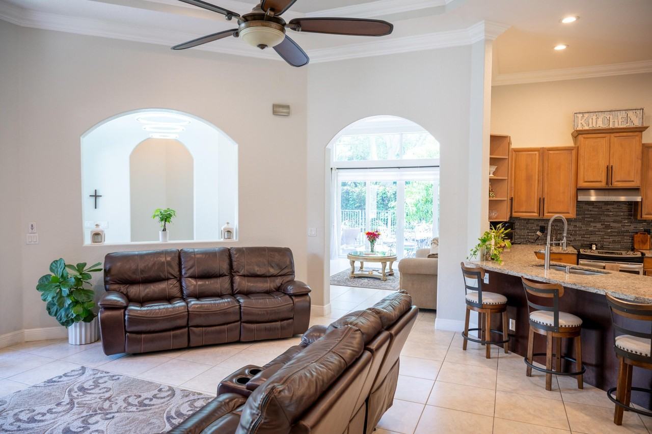 10122 Oak Meadow Ln - Photo 7 of 24