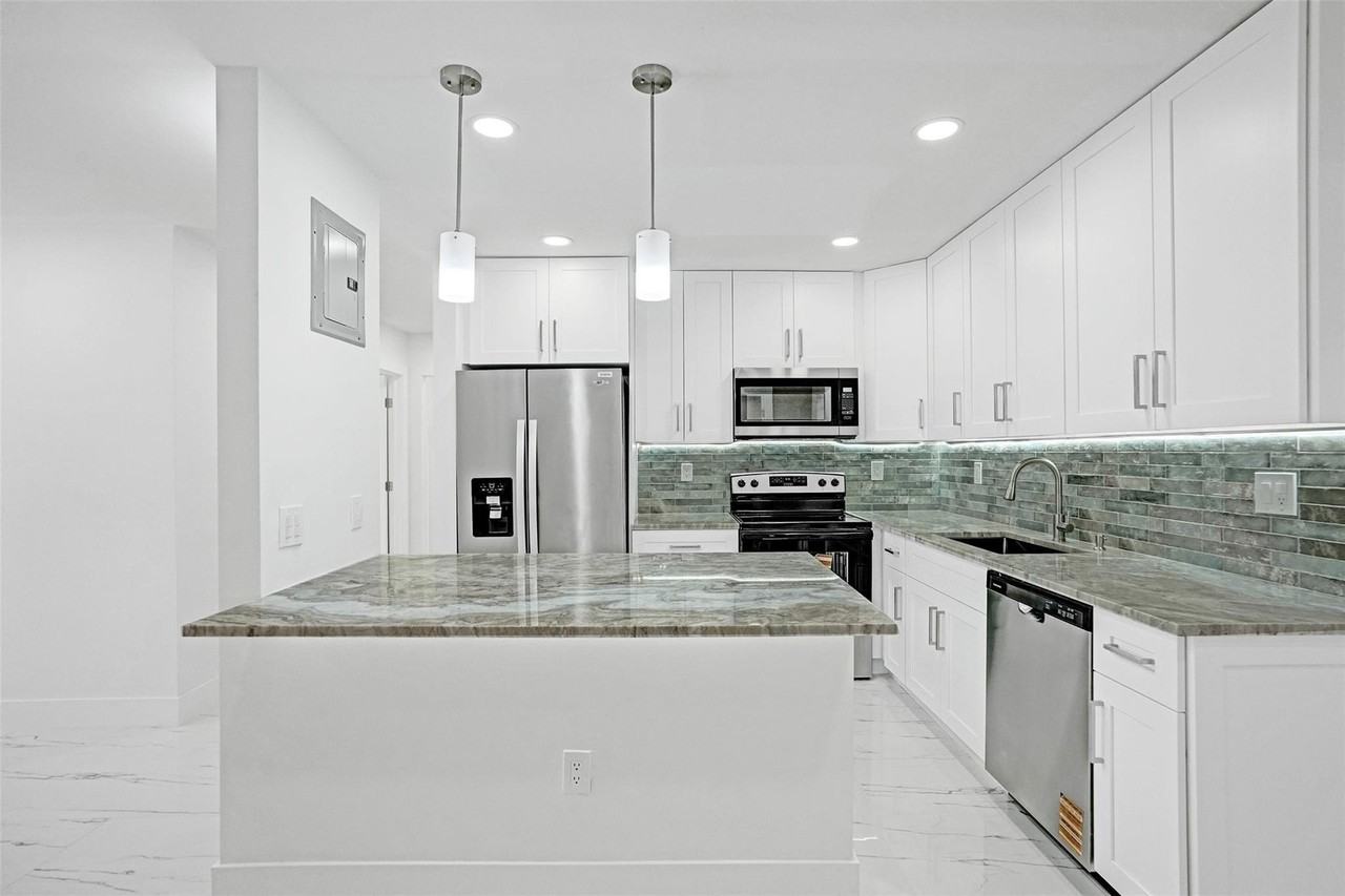 1437 Sw 1st Ave - Photo 6 of 25