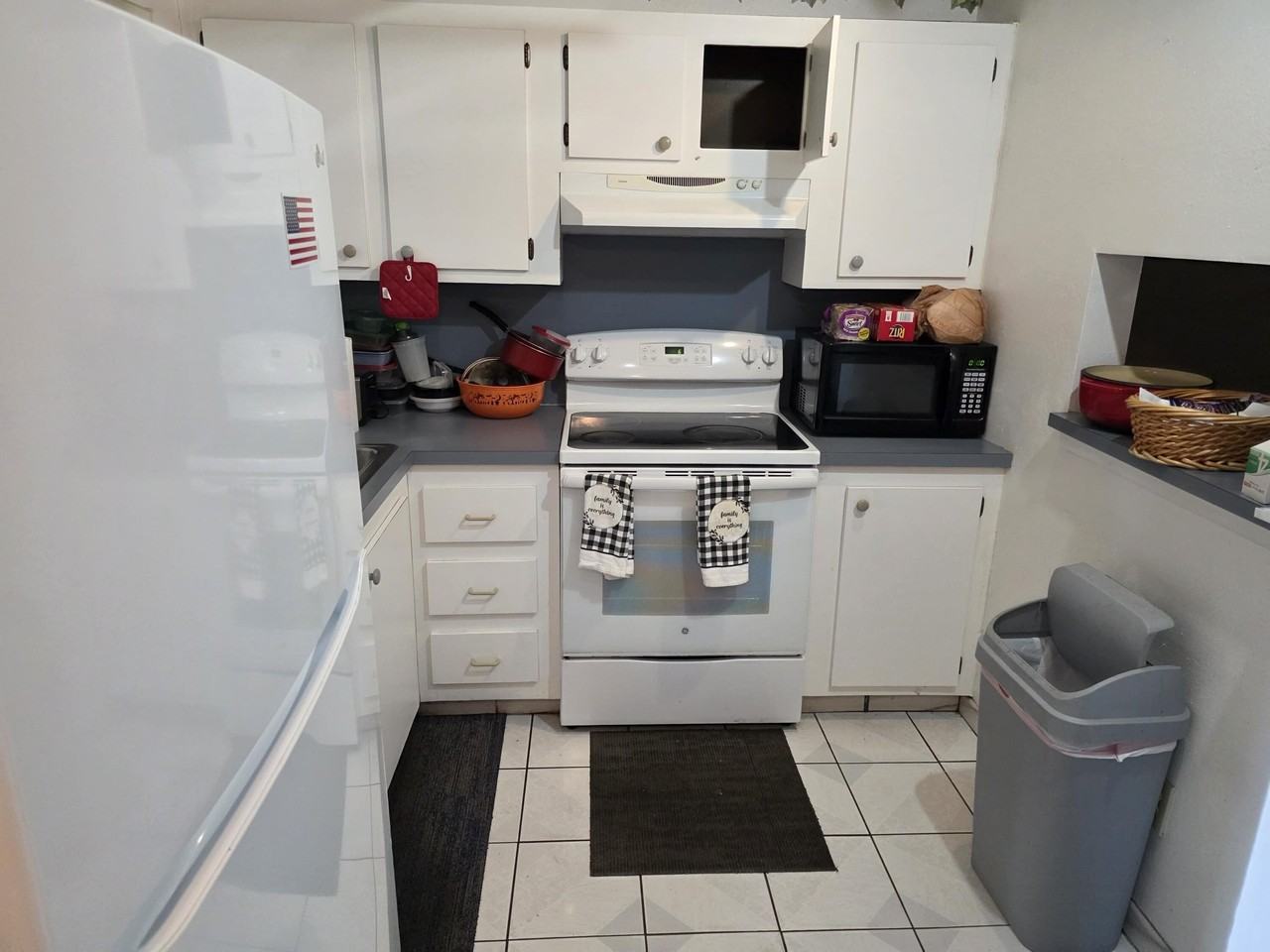 3048 E Sunrise Lakes Dr #412 - Photo 2 of 8