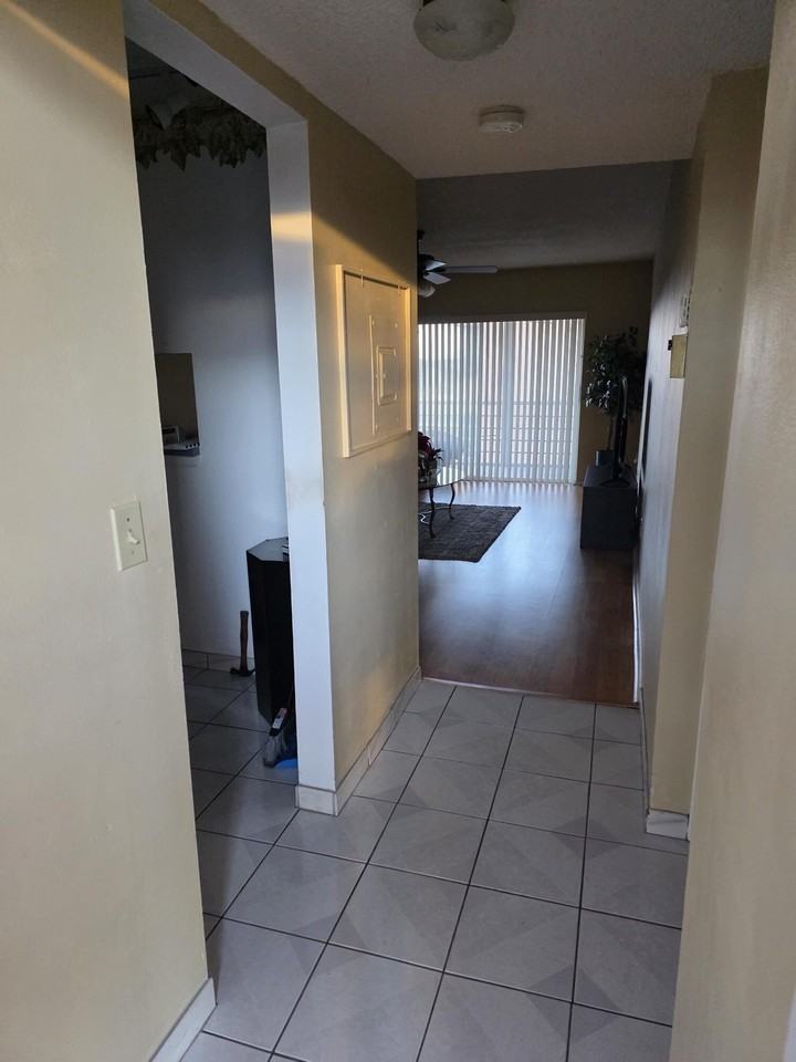 3048 E Sunrise Lakes Dr #412 - Photo 4 of 8