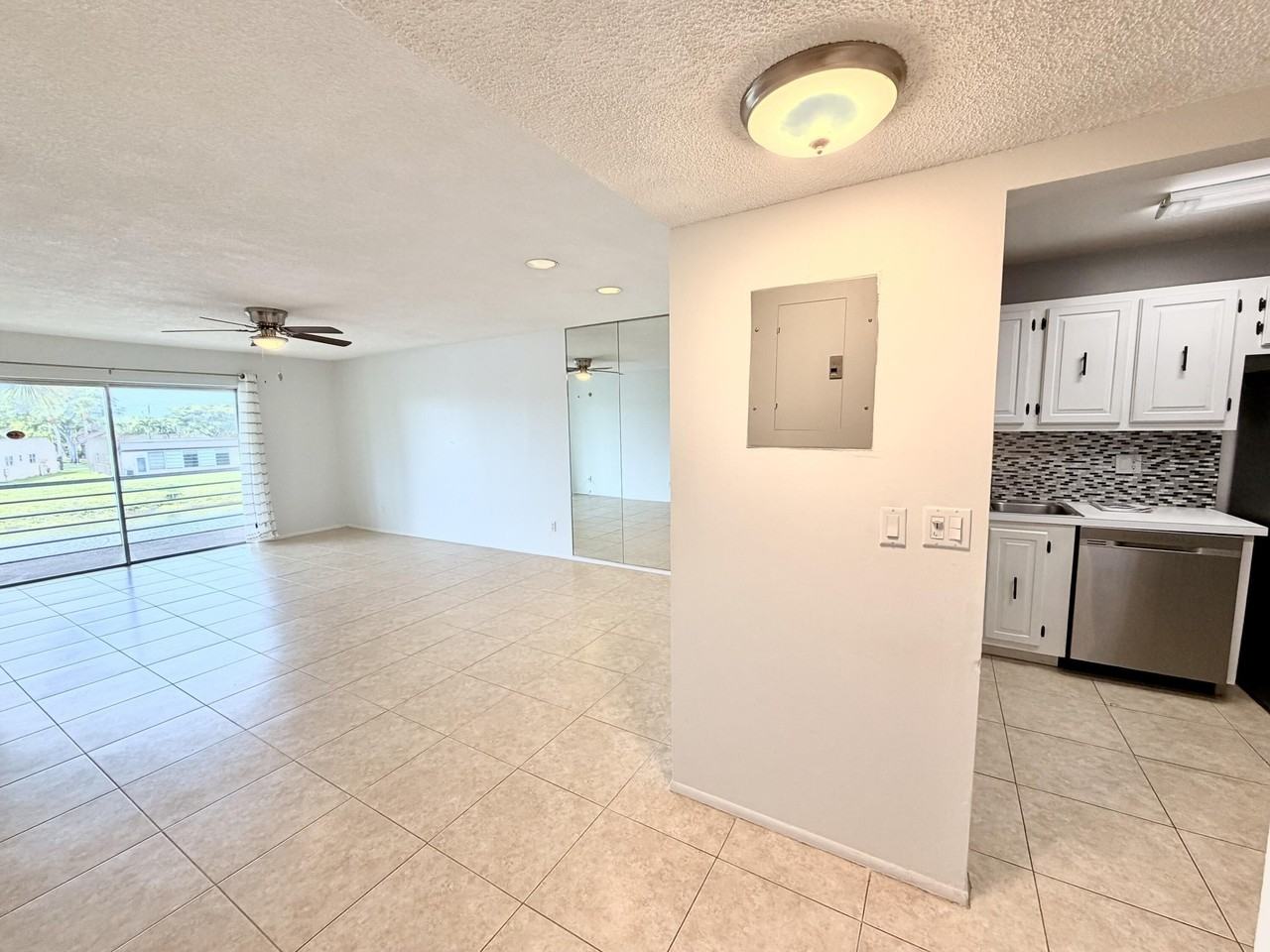 120 Lake Evelyn Dr - Photo 2 of 33