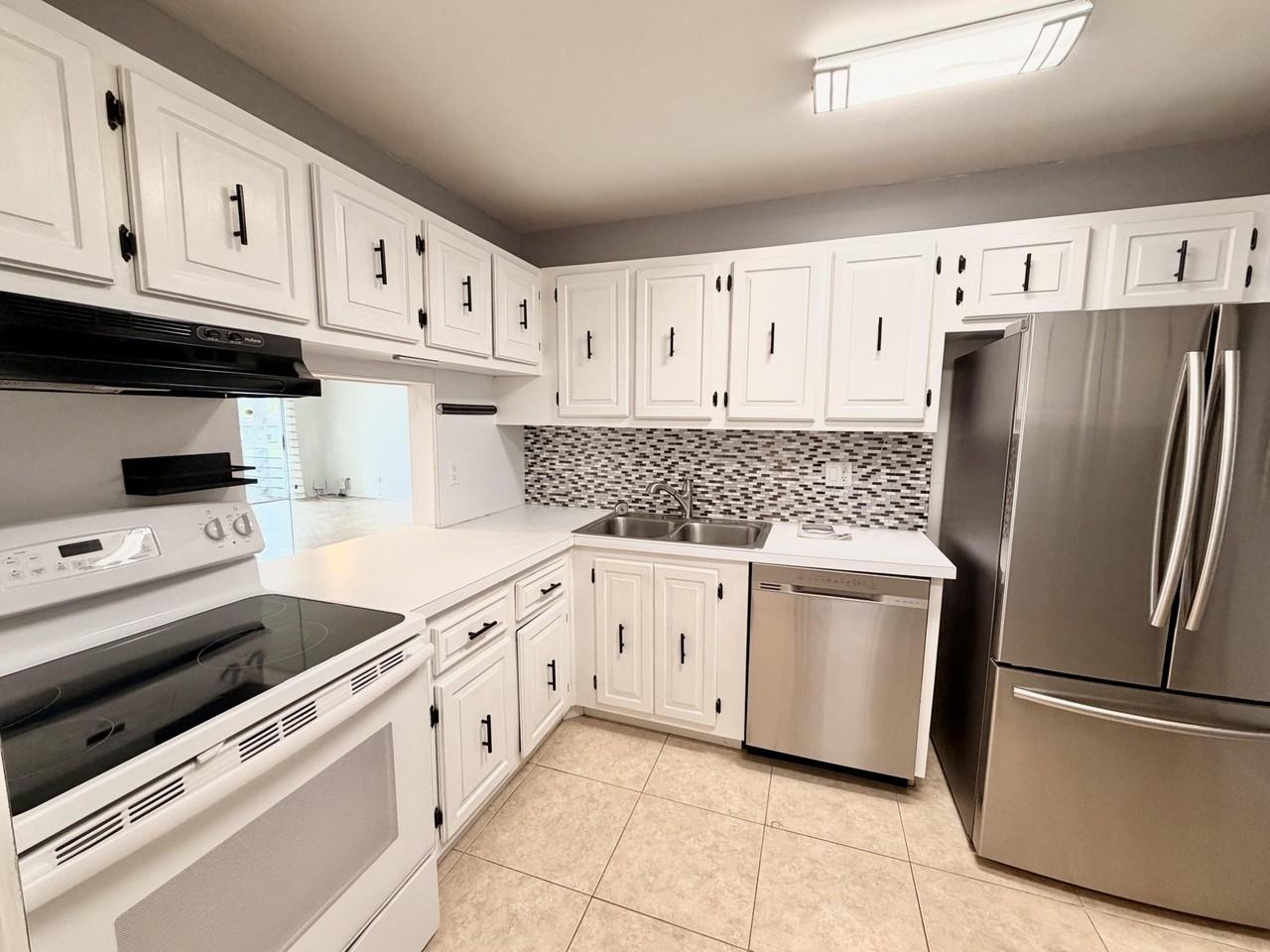 120 Lake Evelyn Dr - Photo 3 of 33