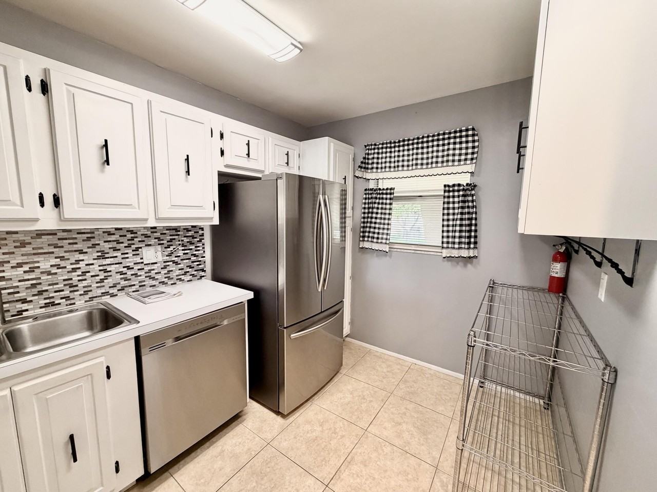 120 Lake Evelyn Dr - Photo 4 of 33