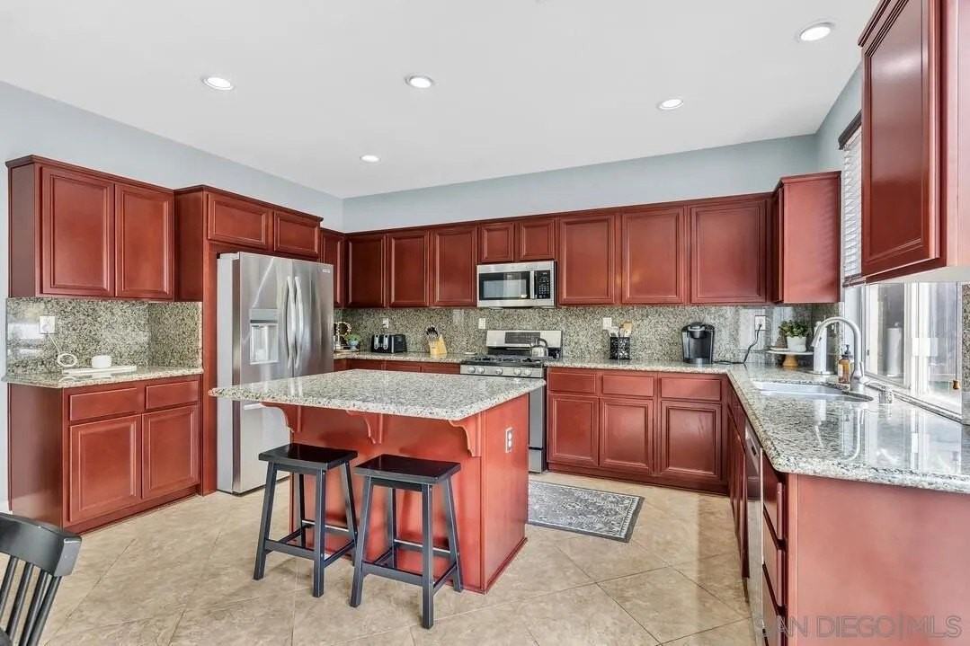 1084 Greenway Rd - Photo 4 of 21