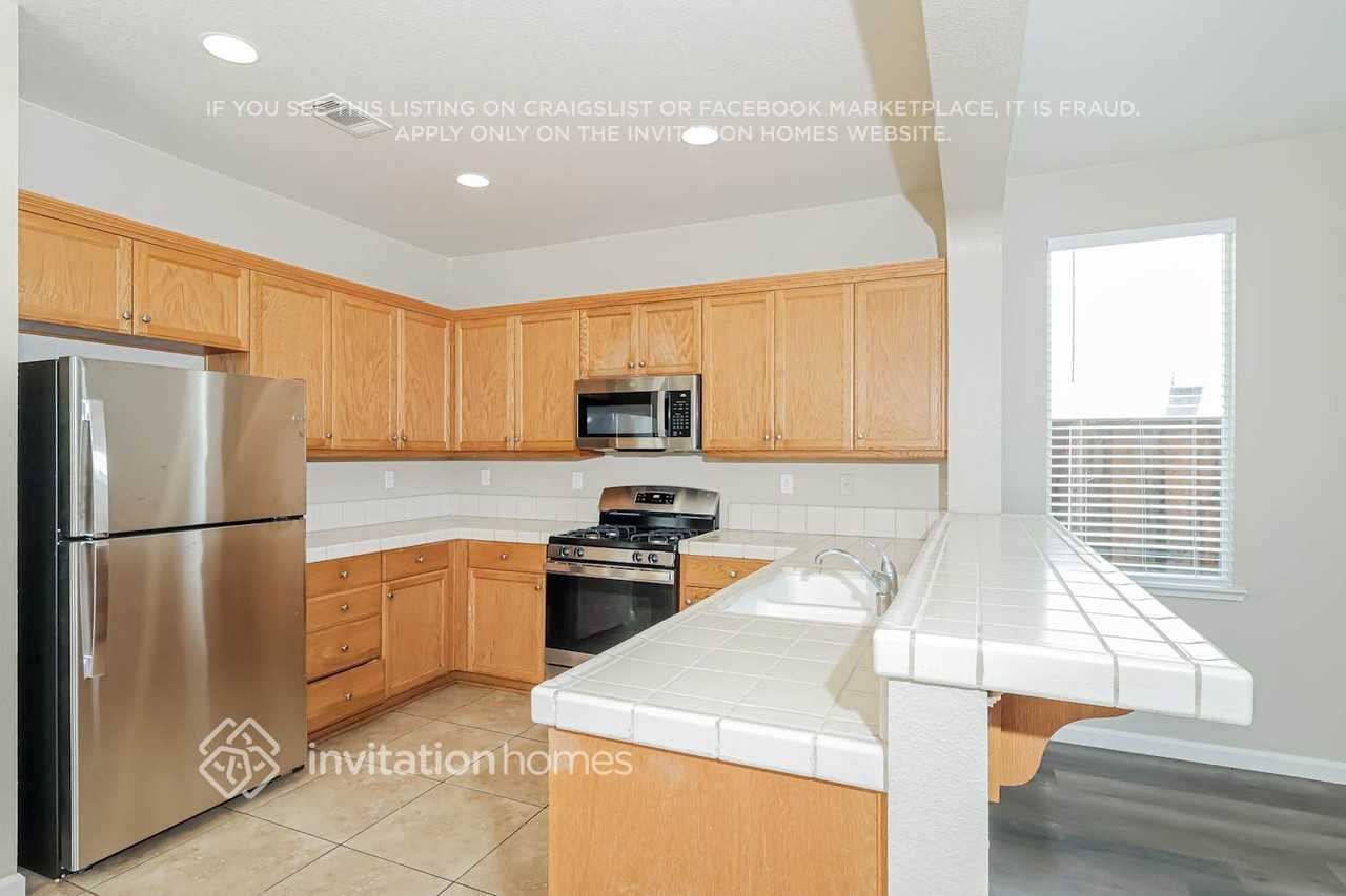 2748 Cobbler St - Photo 6 of 18