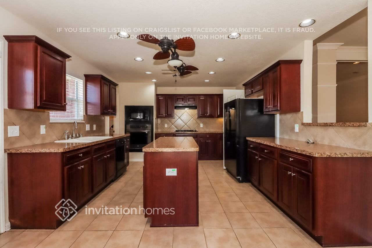 383 Hyland Ln - Photo 5 of 16