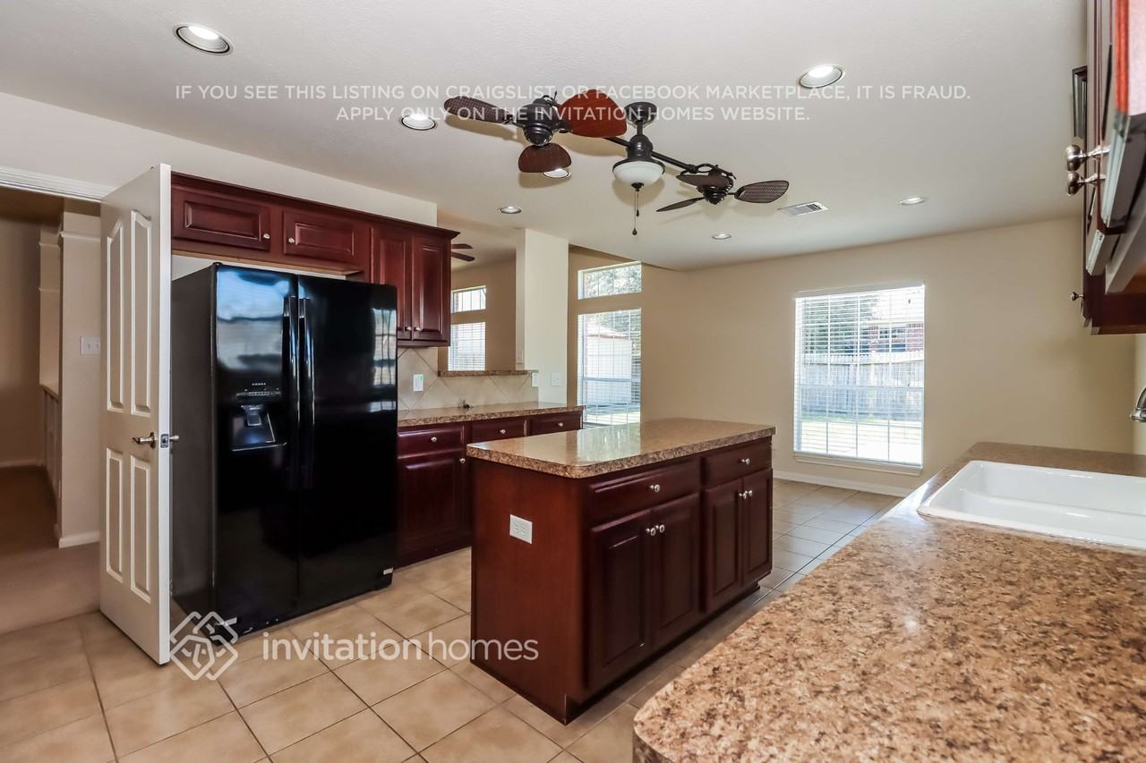 383 Hyland Ln - Photo 6 of 16