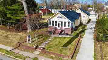 featured image of 921 Oak Grove Ave