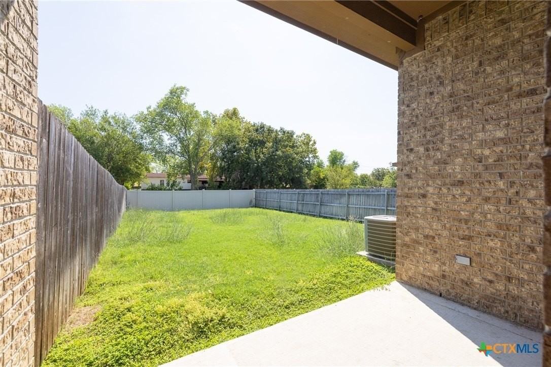 570 Creekside Cir - Photo 2 of 15