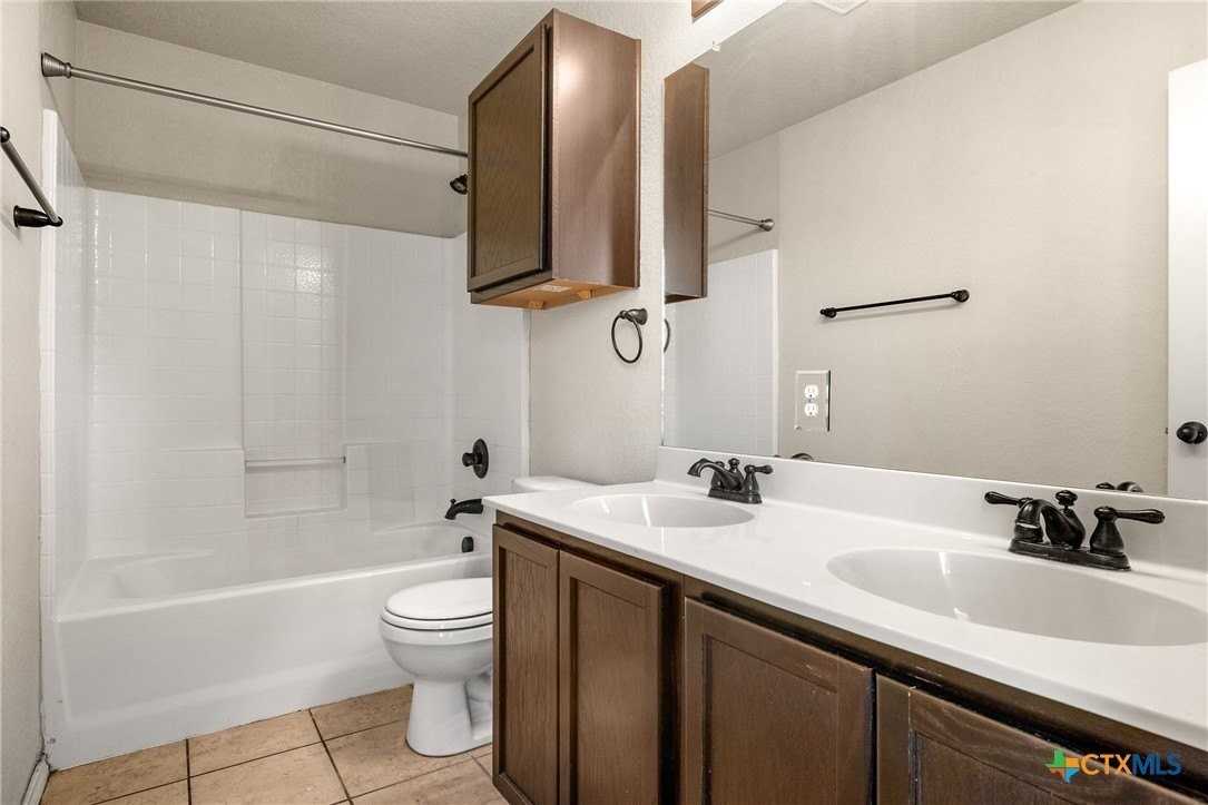 570 Creekside Cir - Photo 4 of 15