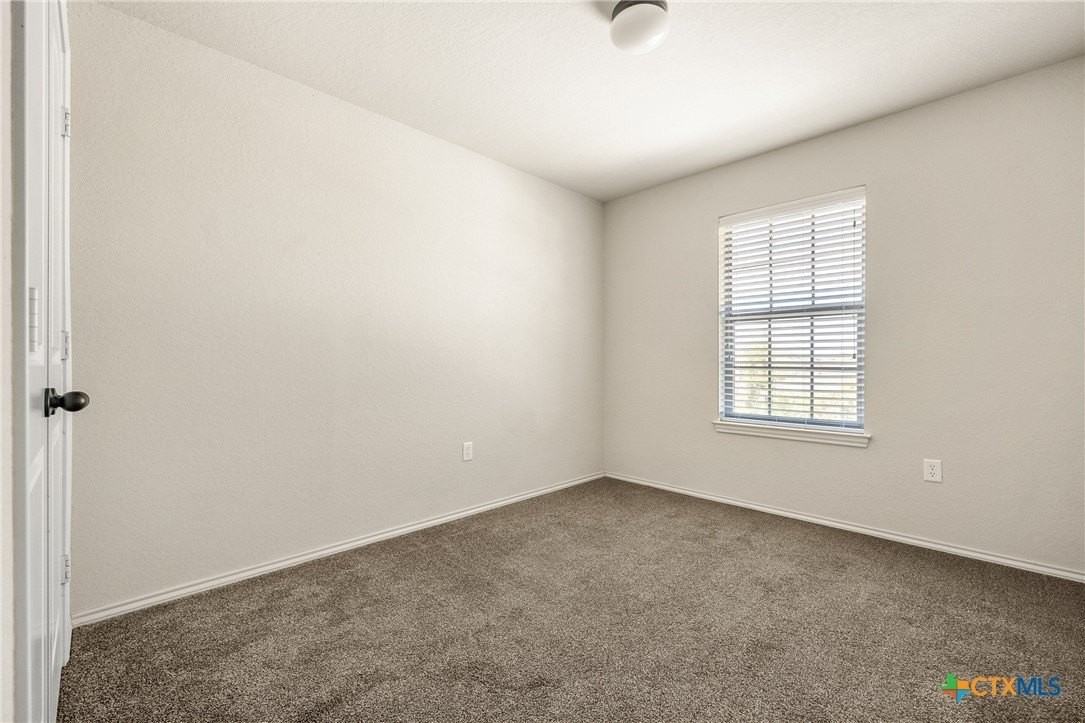570 Creekside Cir - Photo 6 of 15