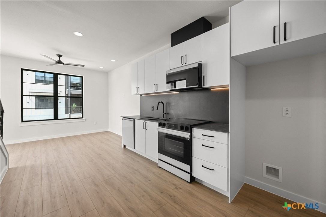 634 Central Pkwy #1201 - Photo 4 of 48