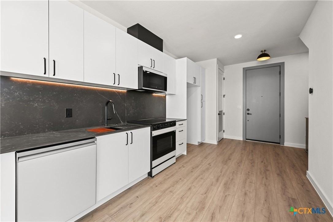 634 Central Pkwy #1201 - Photo 7 of 48