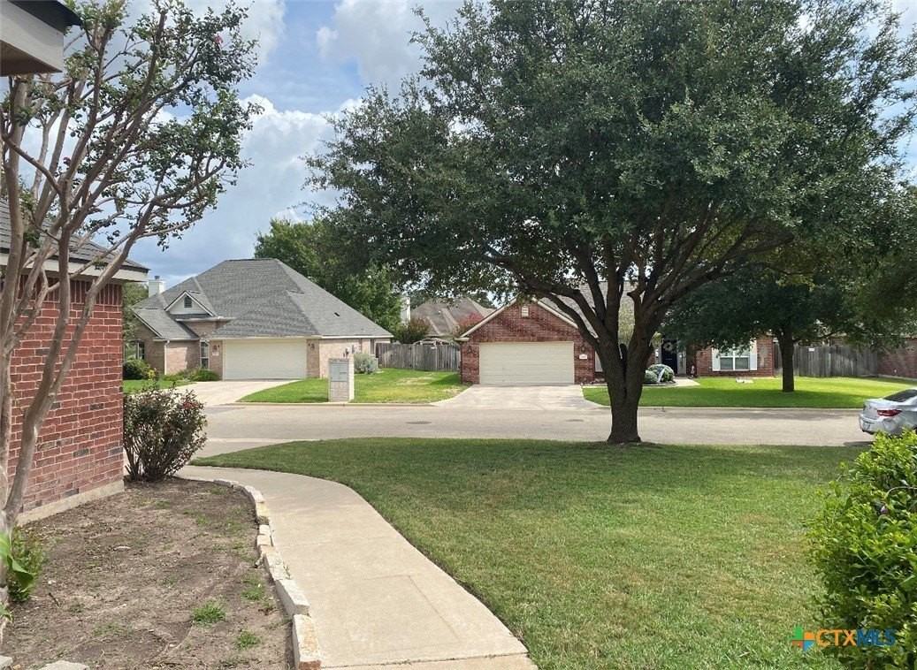 5704 Meadow Wood Dr - Photo 2 of 13