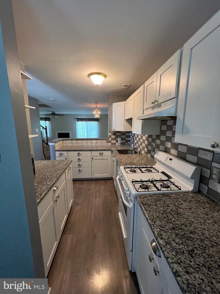 243 Stonebridge Blvd - Photo 2 of 7