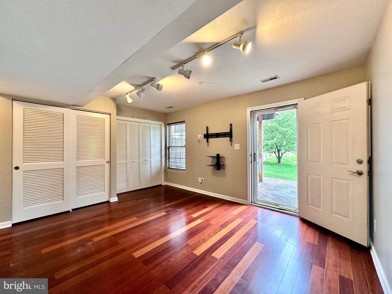 2107 Mardic Dr - Photo 6 of 50