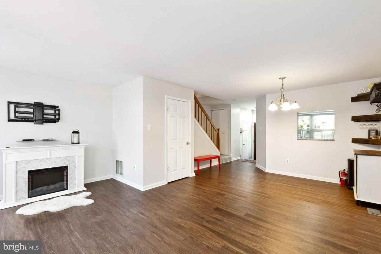 9525 Clocktower Ln - Photo 7 of 19