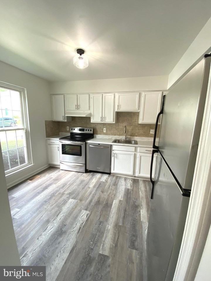 15947 Dorset Rd #188 - Photo 3 of 24