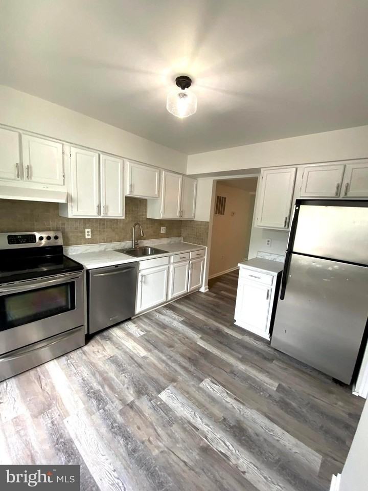 15947 Dorset Rd #188 - Photo 4 of 24