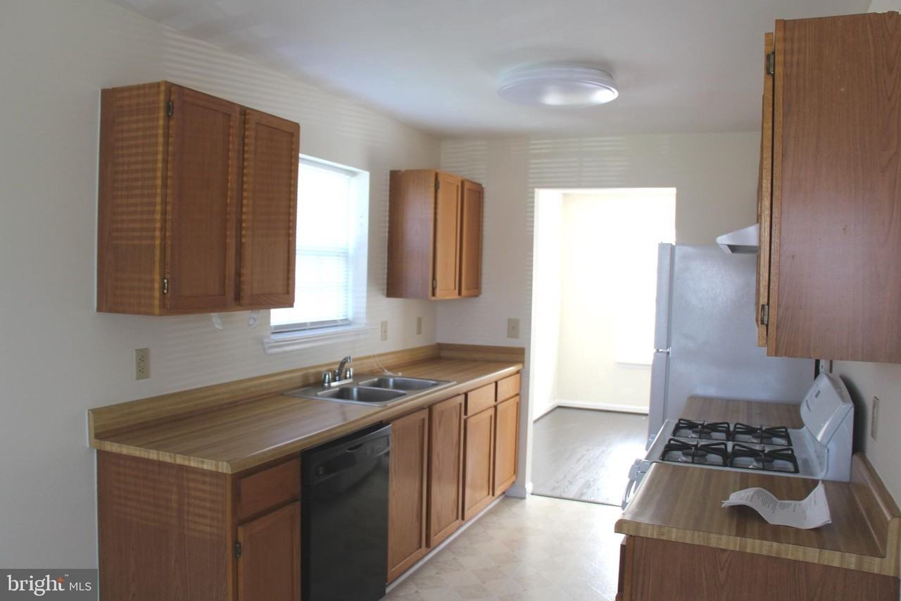 8638 Chester Ct - Photo 3 of 12