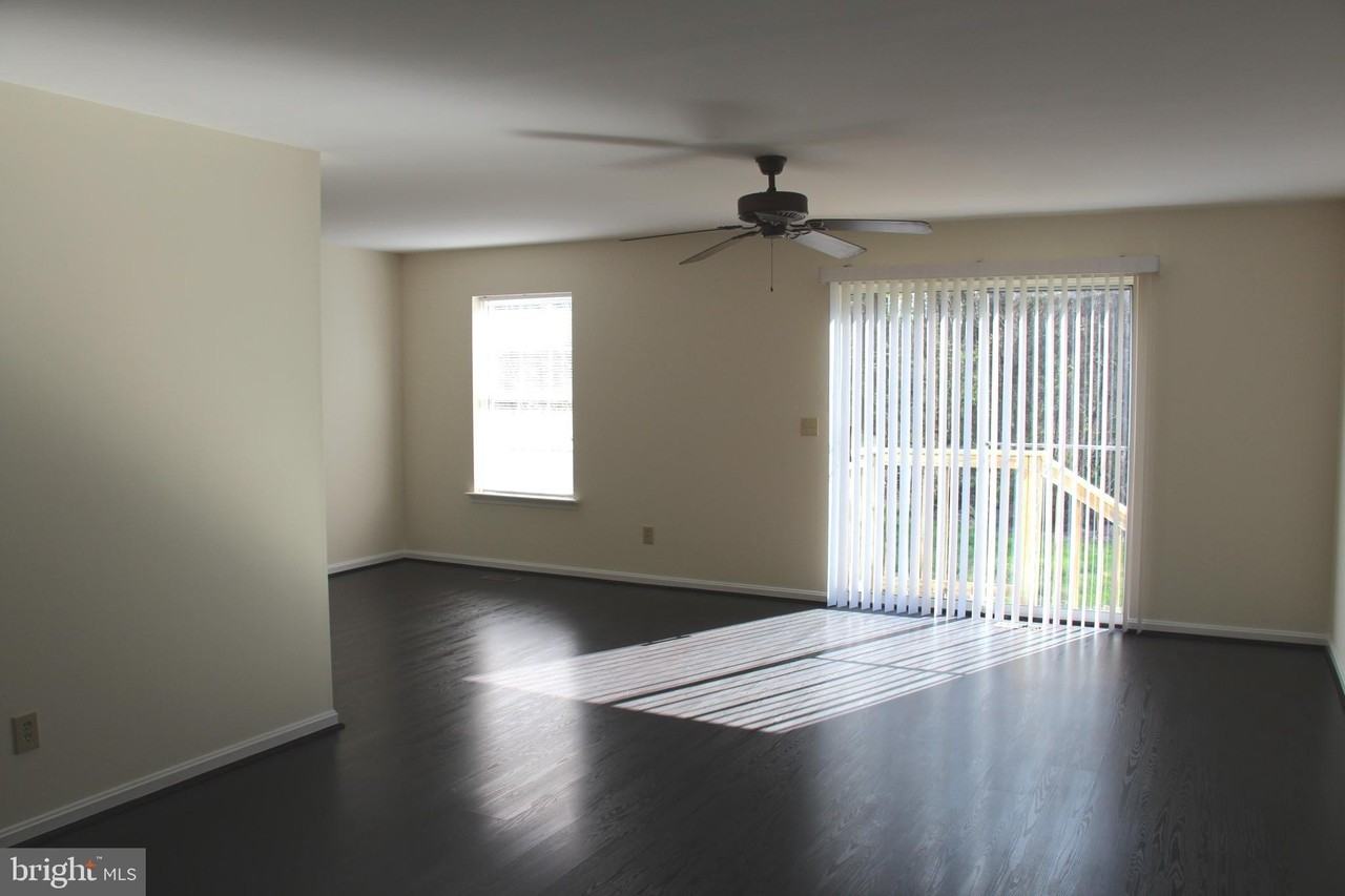 8638 Chester Ct - Photo 4 of 12